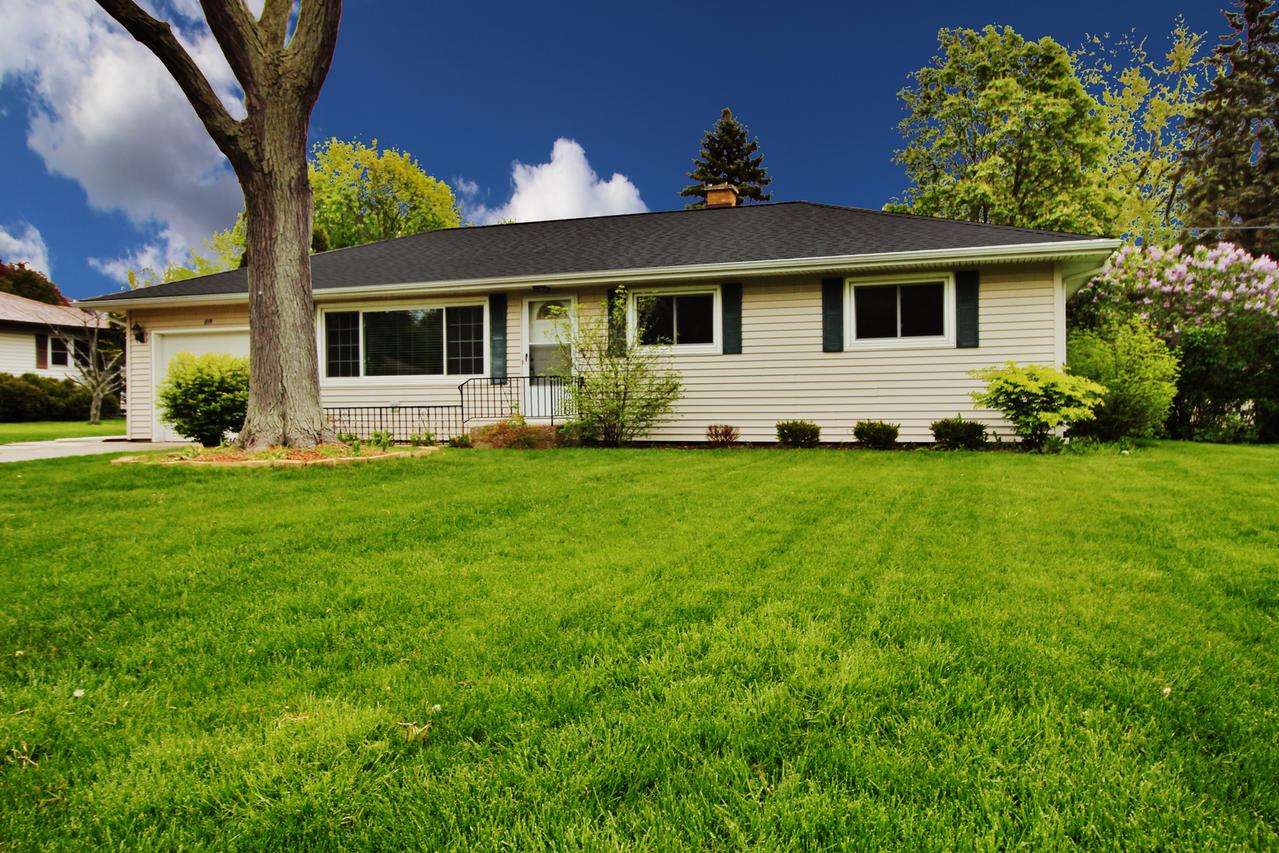 819 N Greenleaf St., Gurnee, IL 60031