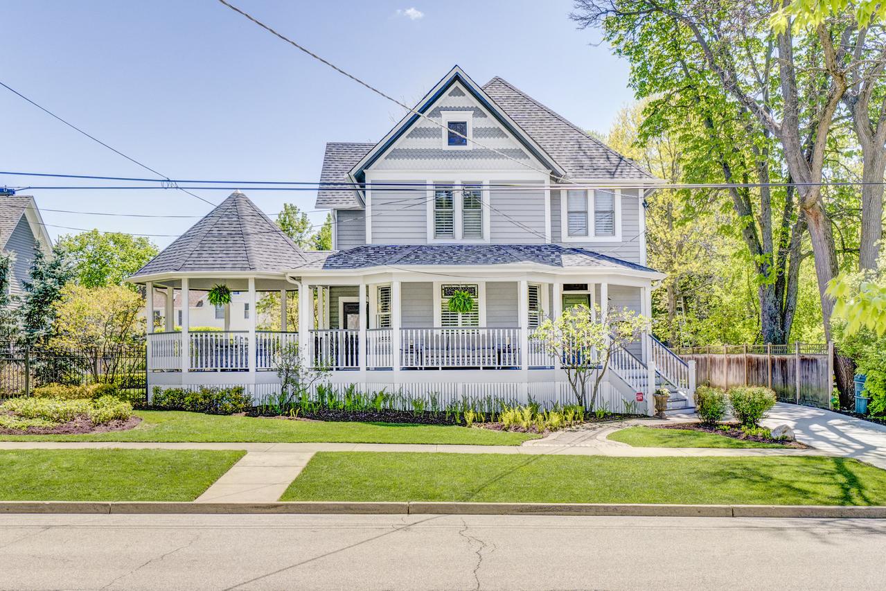 239 Lake St., Barrington, IL 60010