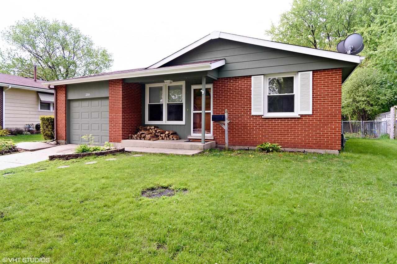 2209 Willow Ln., Rolling Meadows, IL 60008