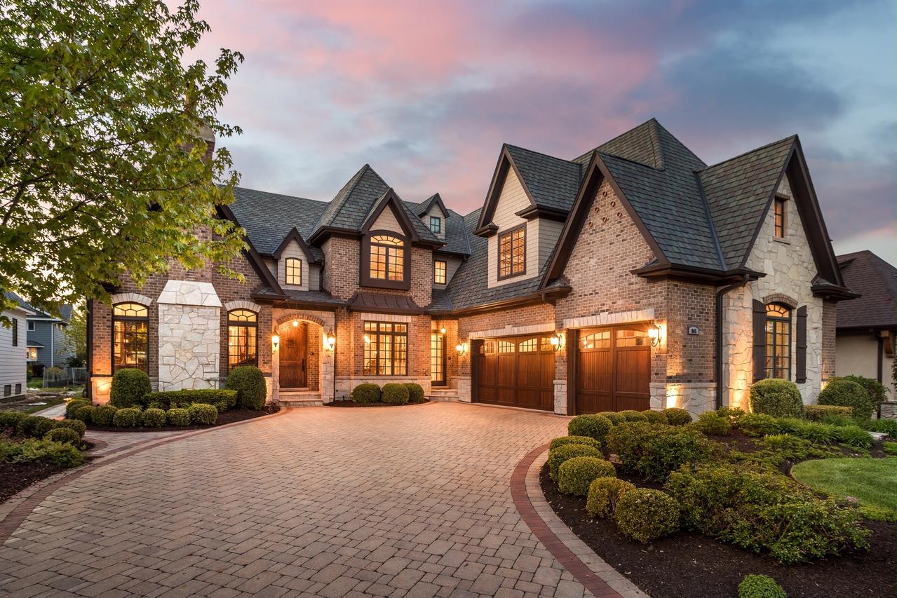 905 Jackson Ave., Naperville, IL 60540