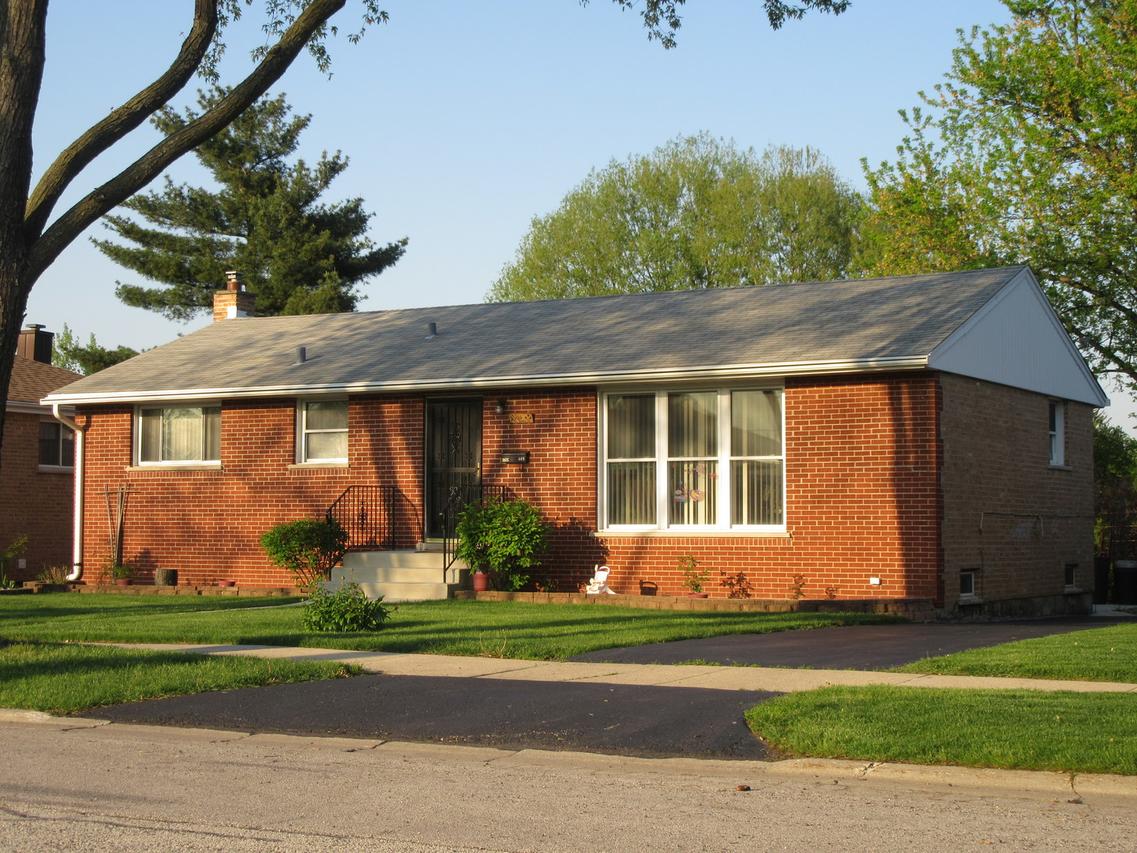449 S Clarendon Ave., Addison, IL 60101