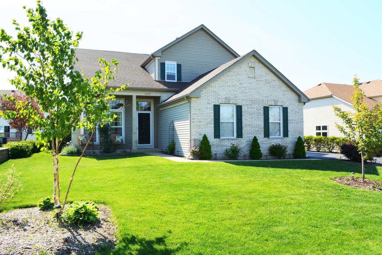 1251 Water Stone Cir., Wauconda, IL 60084