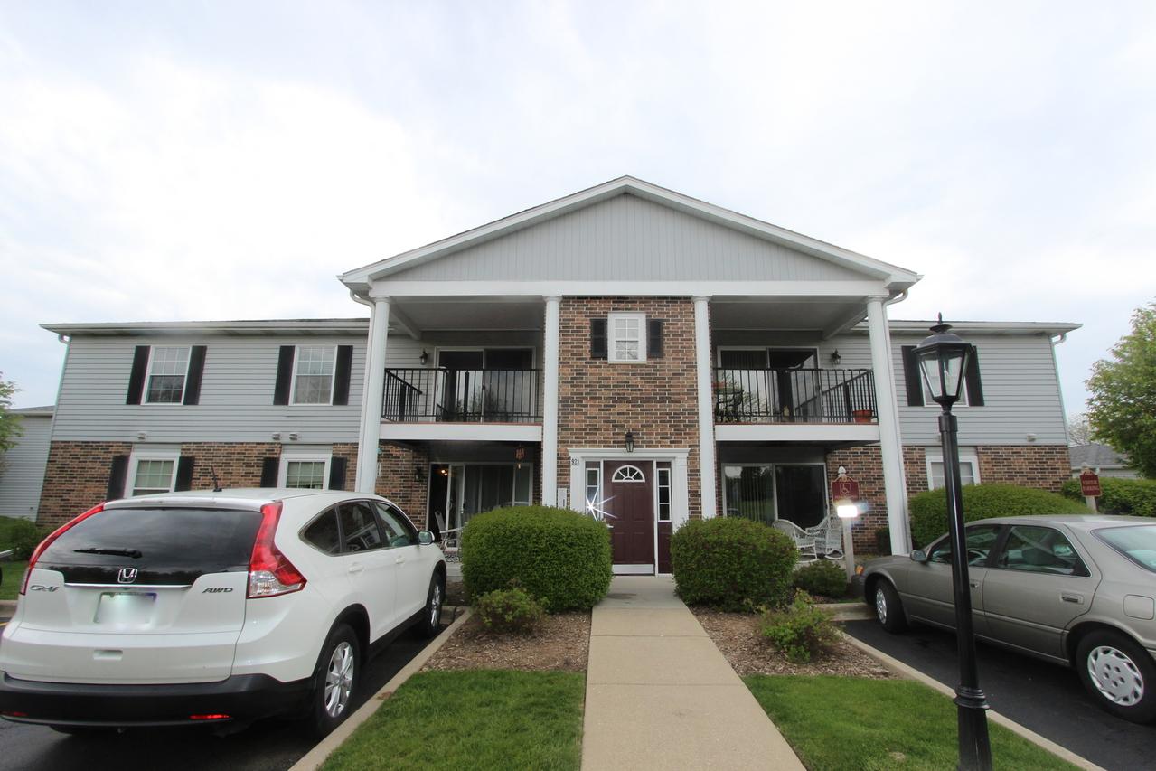 923 Golf Course Rd. #6, Crystal Lake, IL 60014