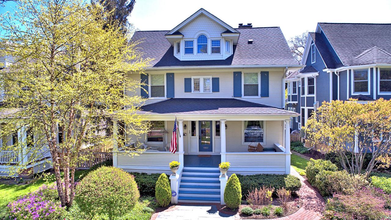 1027 Elmwood Ave., Wilmette, IL 60091