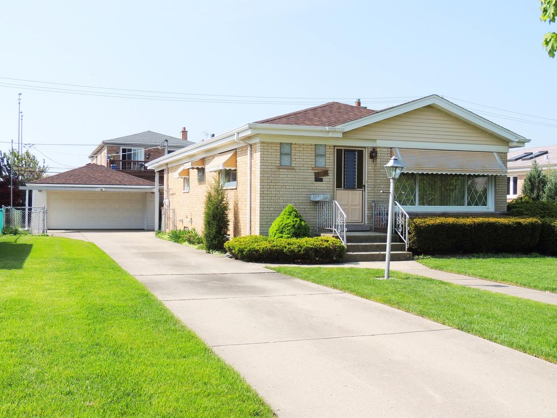 8119 W Elizabeth Ave., Niles, IL 60714