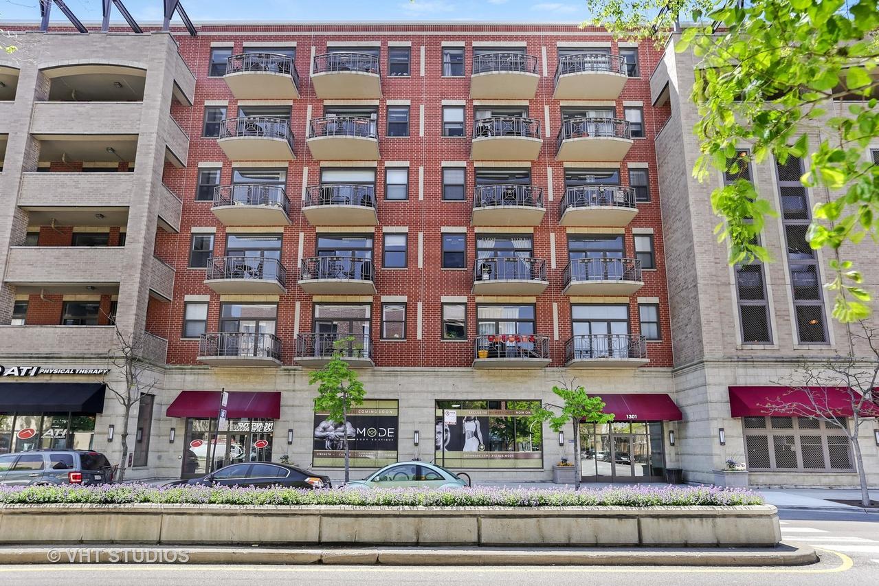 1301 W Madison St. #403, Chicago, IL 60607