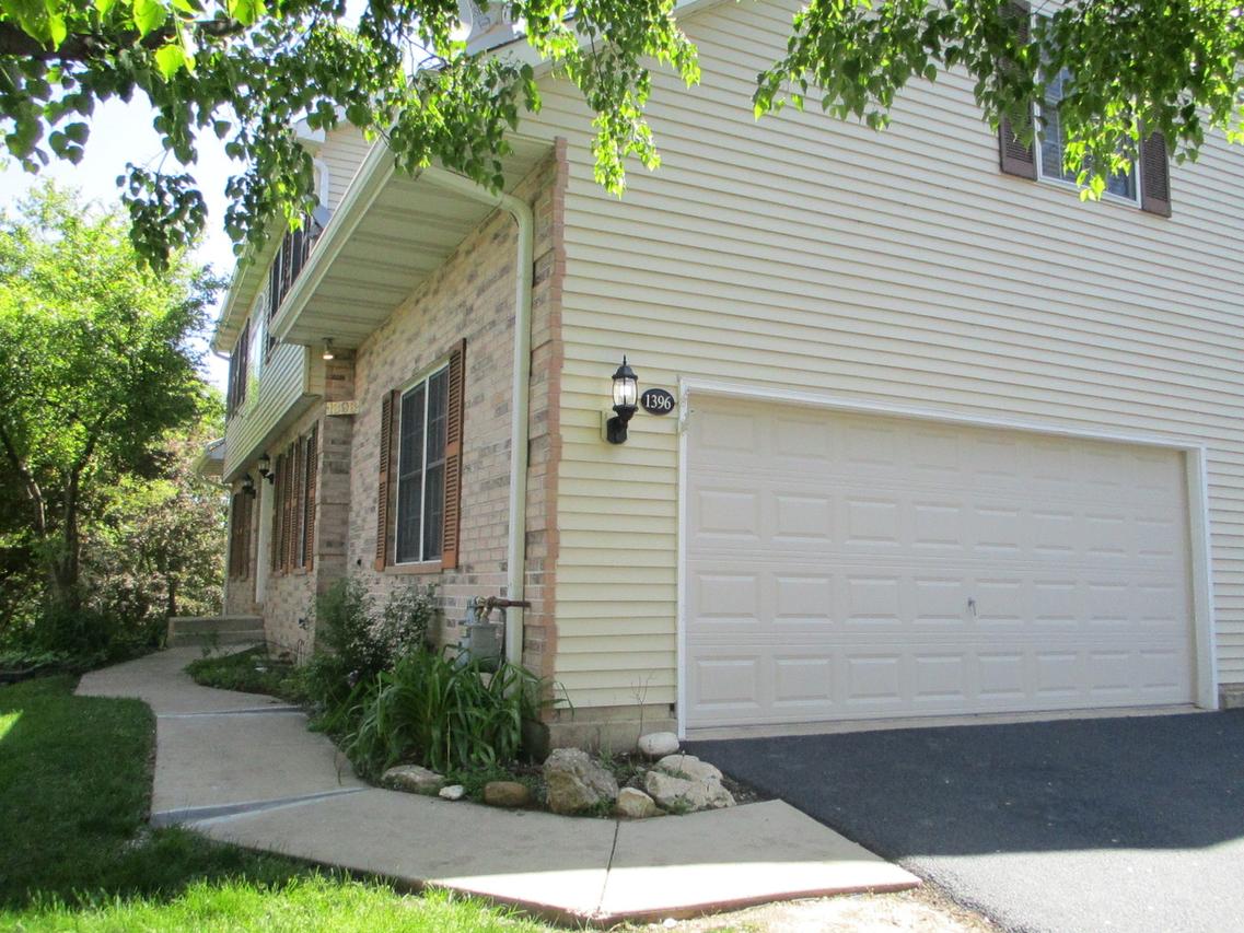 1396 Laurel Oaks Dr., Streamwood, IL 60107
