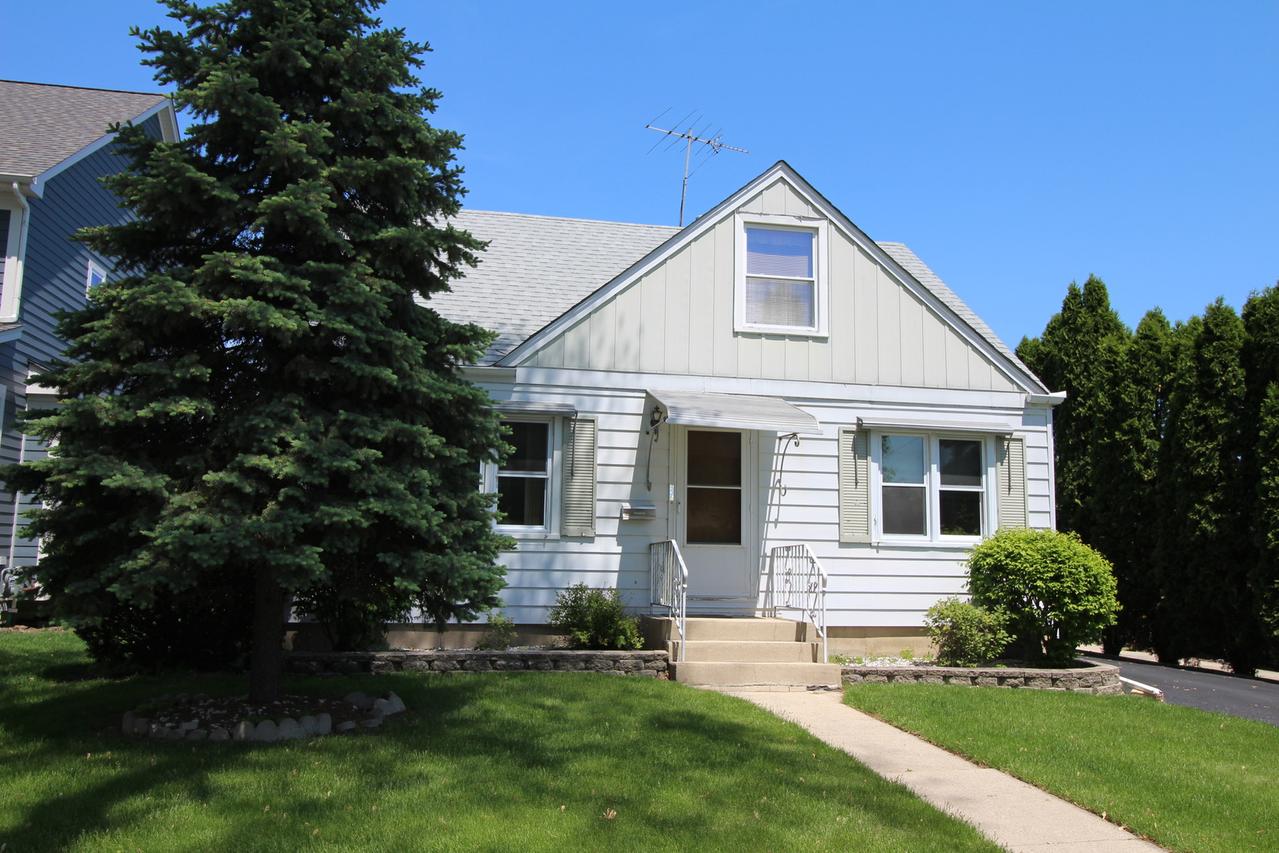 436 Gierz St., Downers Grove, IL 60515