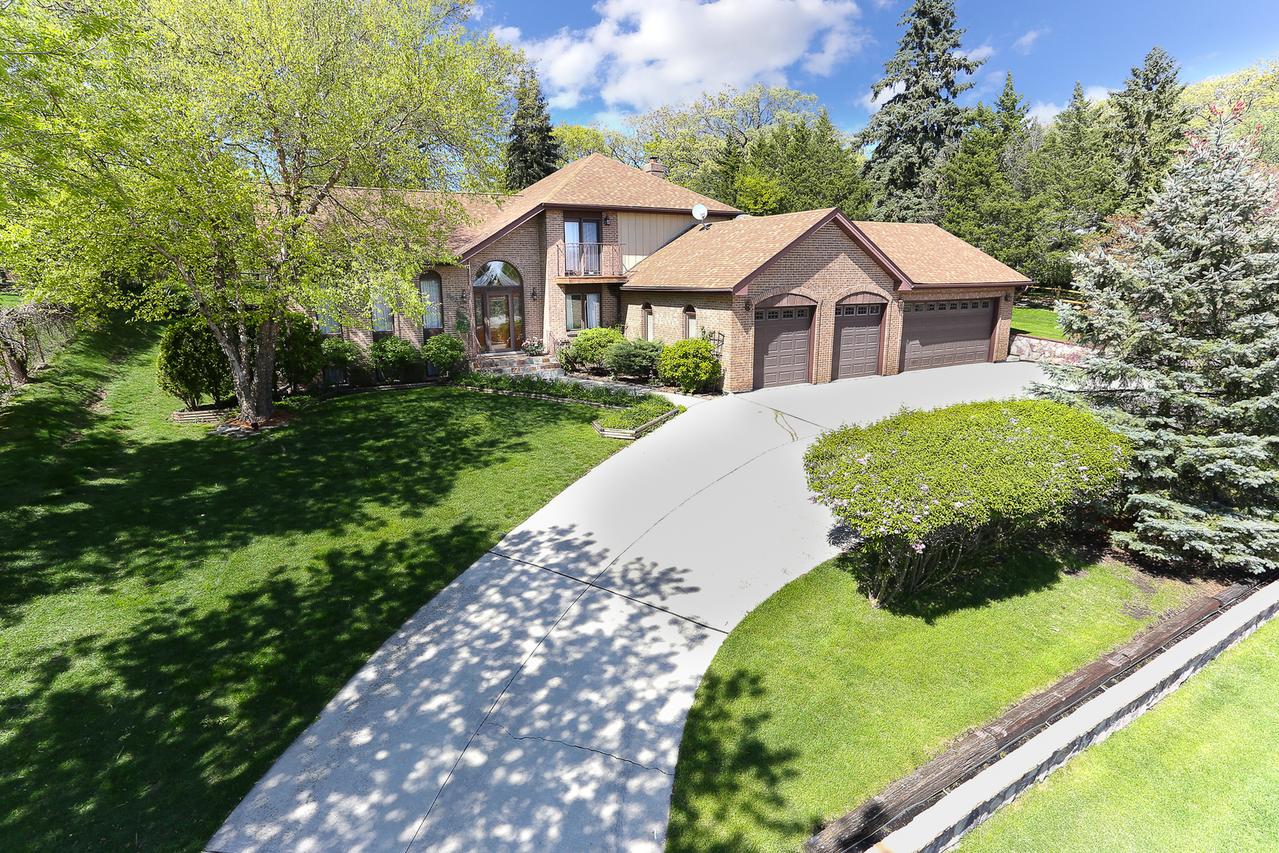 8620 W 97th St., Palos Hills, IL 60465