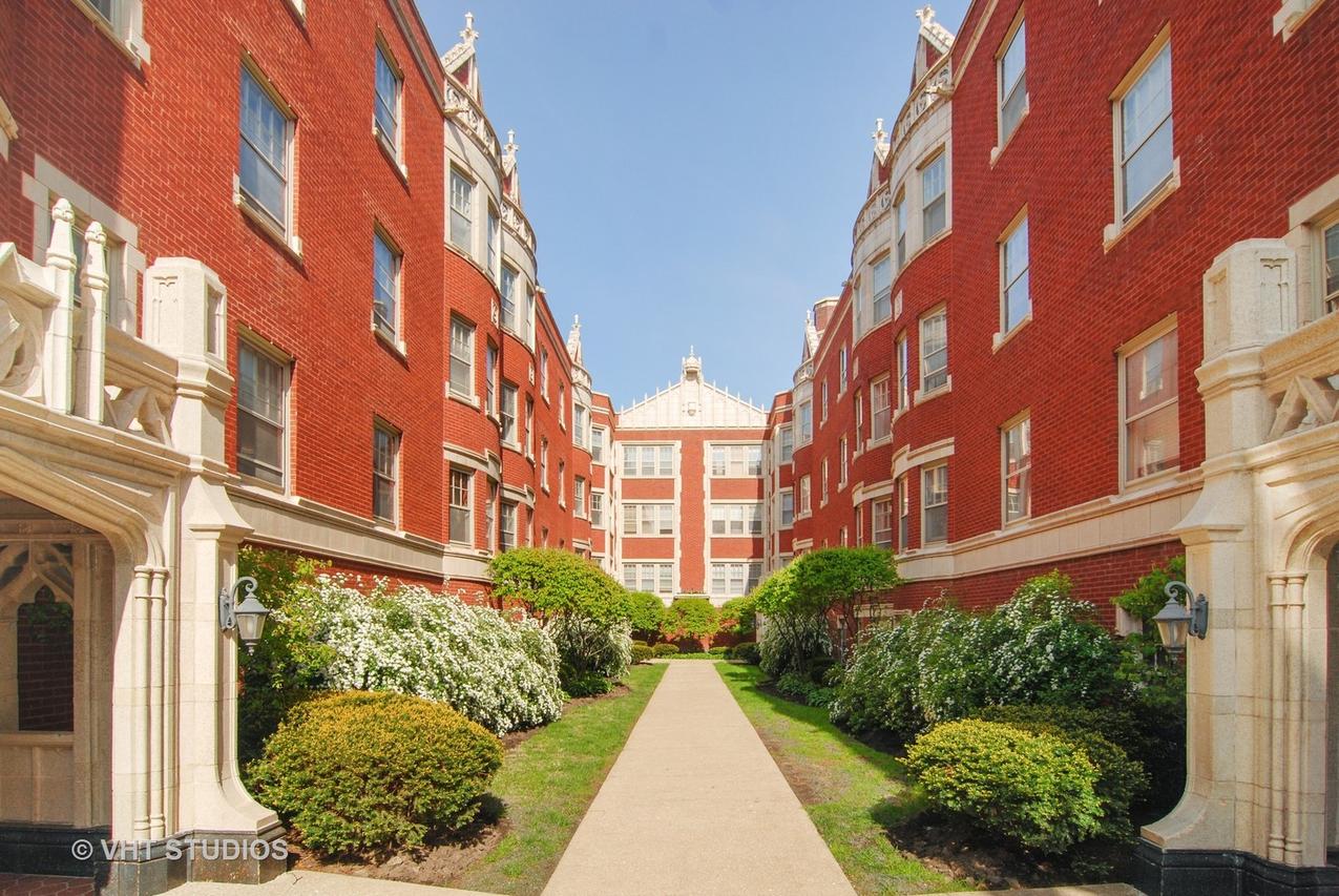 208 N Oak Park Ave. #1HH, Oak Park, IL 60302