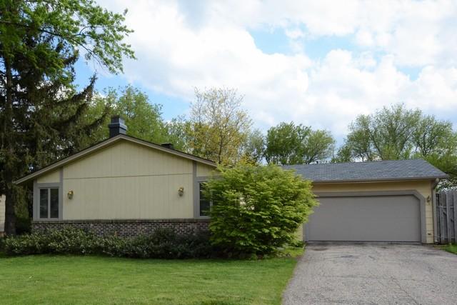 25 Washtenaw St., Algonquin, IL 60102
