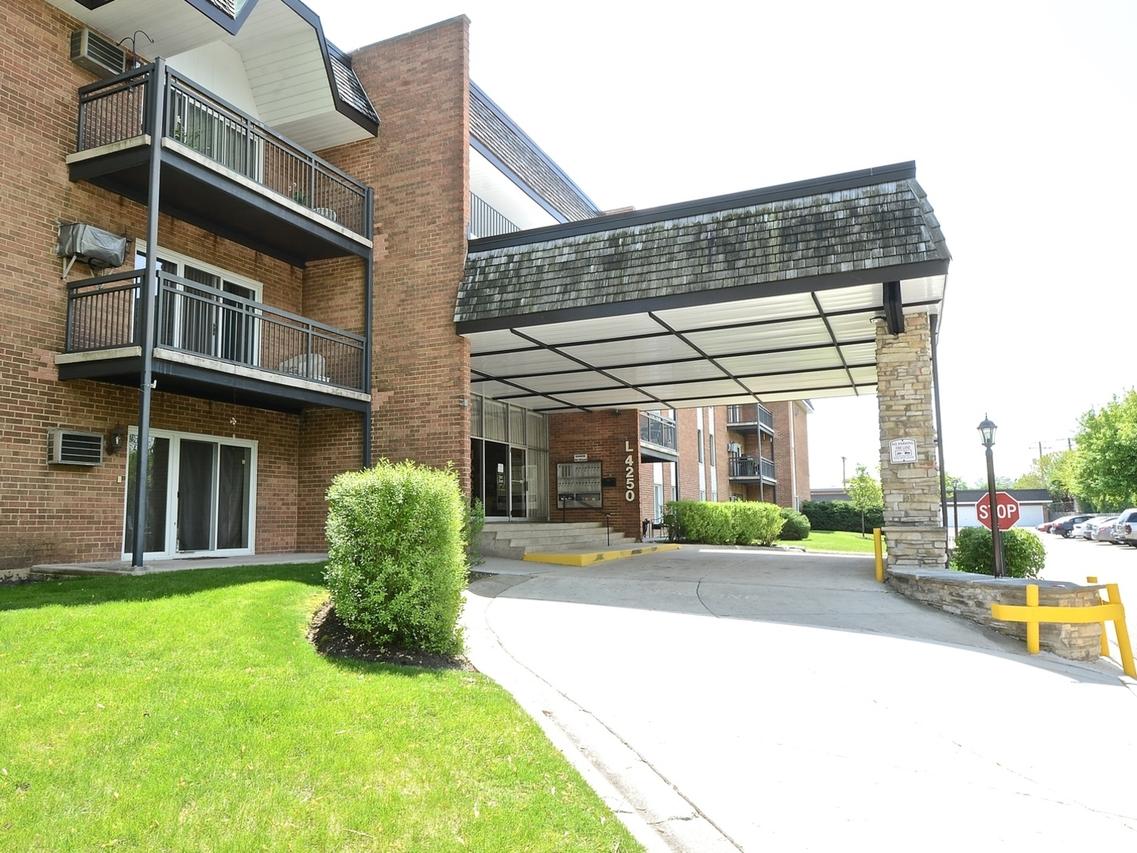 4250 Saratoga Ave. #103, Downers Grove, IL 60515