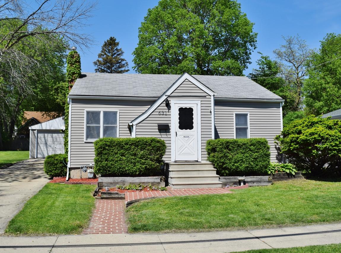 631 N 14th St., Dekalb, IL 60115
