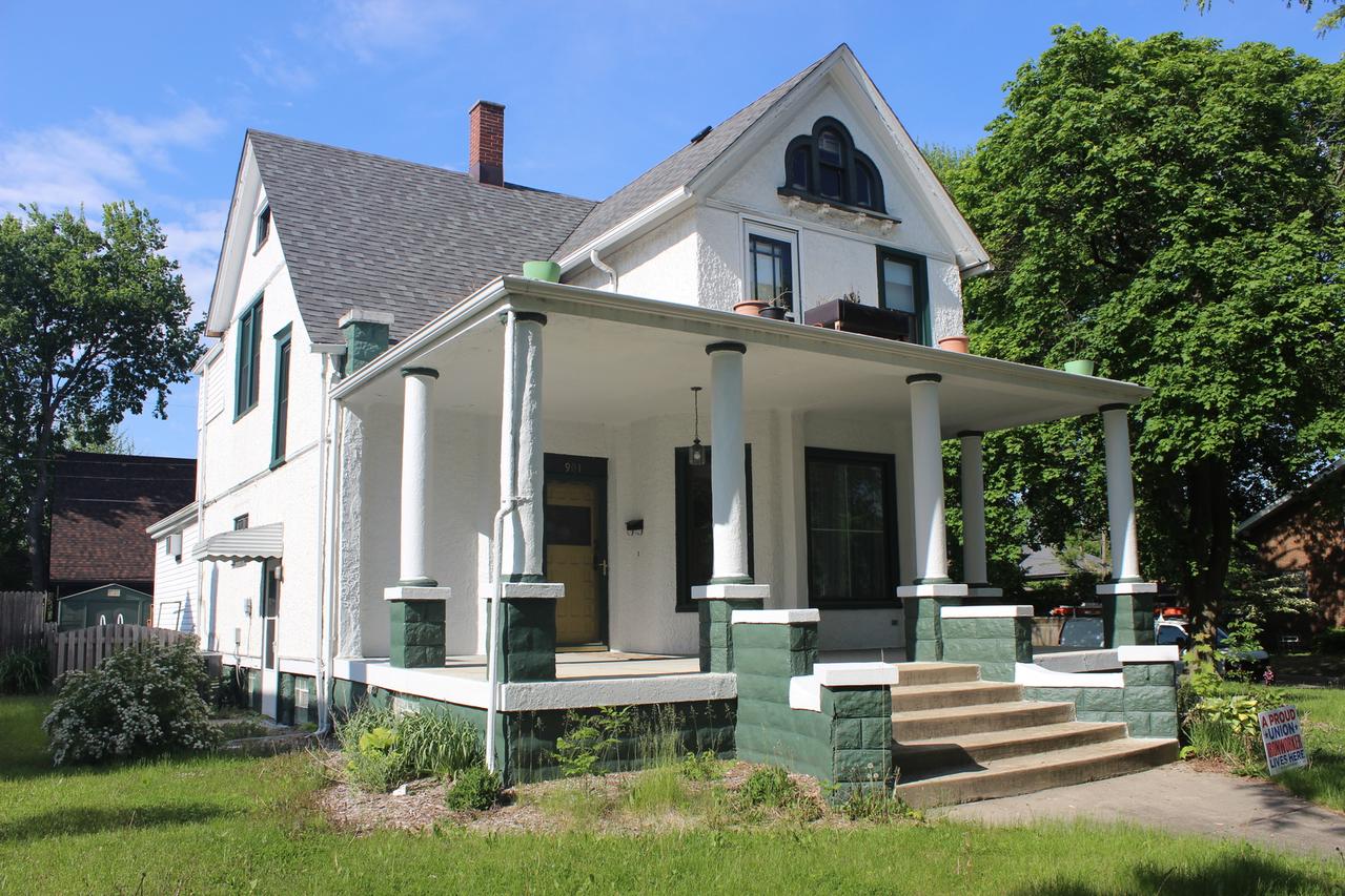 901 W Glenwood Ave., Joliet, IL 60435