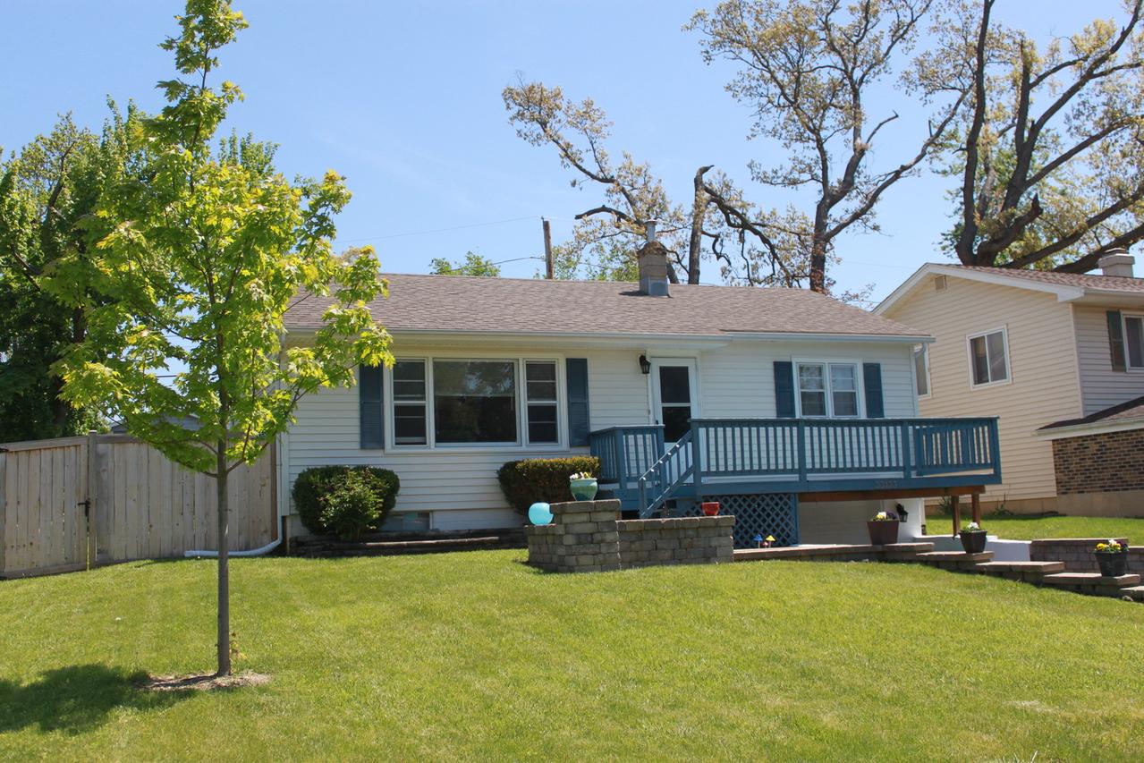 33133 N John Mogg Rd., Grayslake, IL 60030