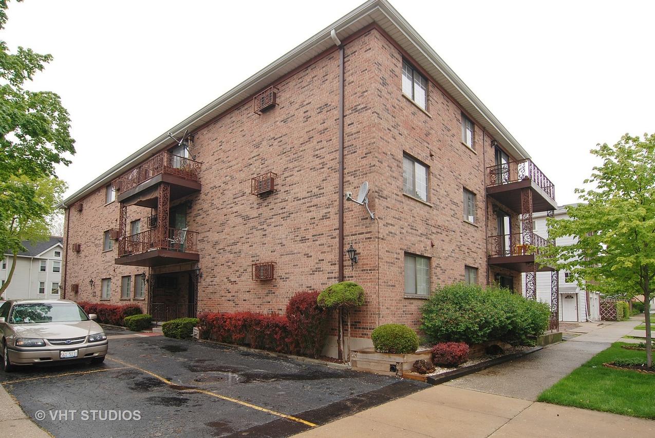 122 Circle Ave. #102, Forest Park, IL 60130