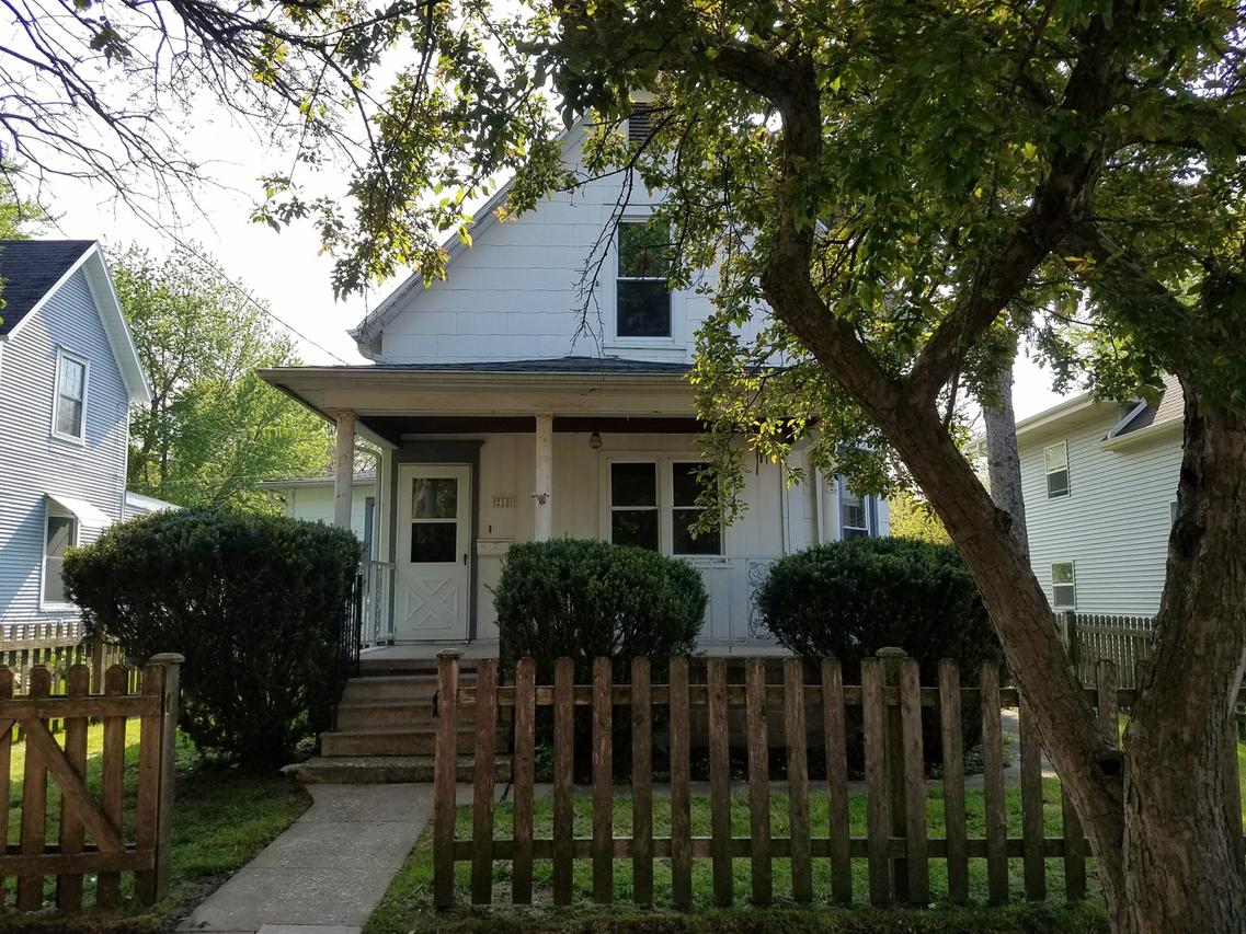 210 Maplewood Ave., Dekalb, IL 60115