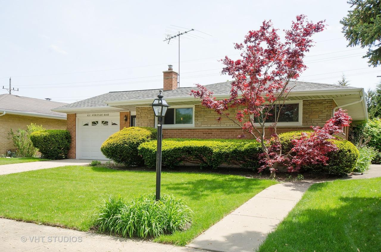 651 Ambleside Rd., Des Plaines, IL 60016