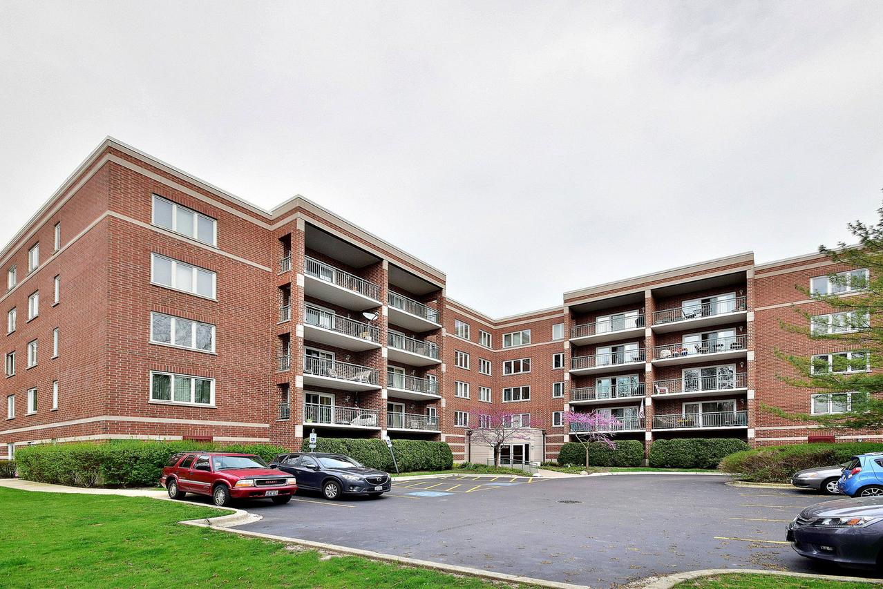 5320 N Lowell Ave. #401, Chicago, IL 60630