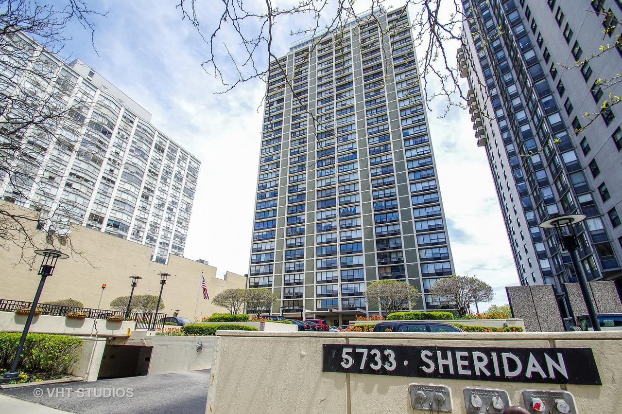 5733 N Sheridan Rd. #15B, Chicago, IL 60660