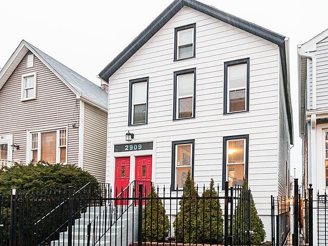 2909 N Hoyne Ave., Chicago, IL 60618