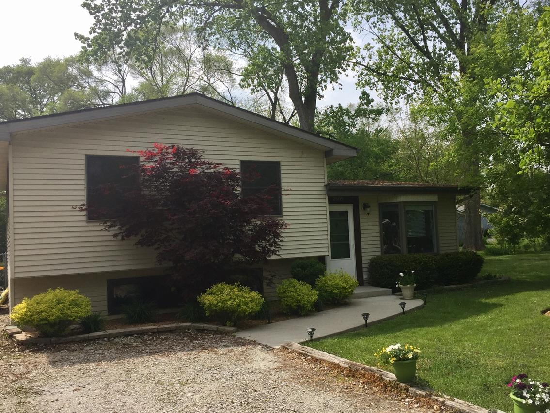 2605 Forestwood Dr., Mchenry, IL 60051