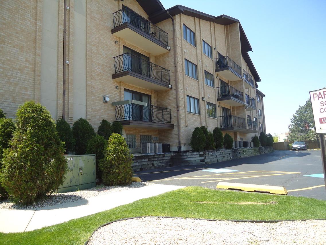 11020 S Keating Ave. #205, Oak Lawn, IL 60453