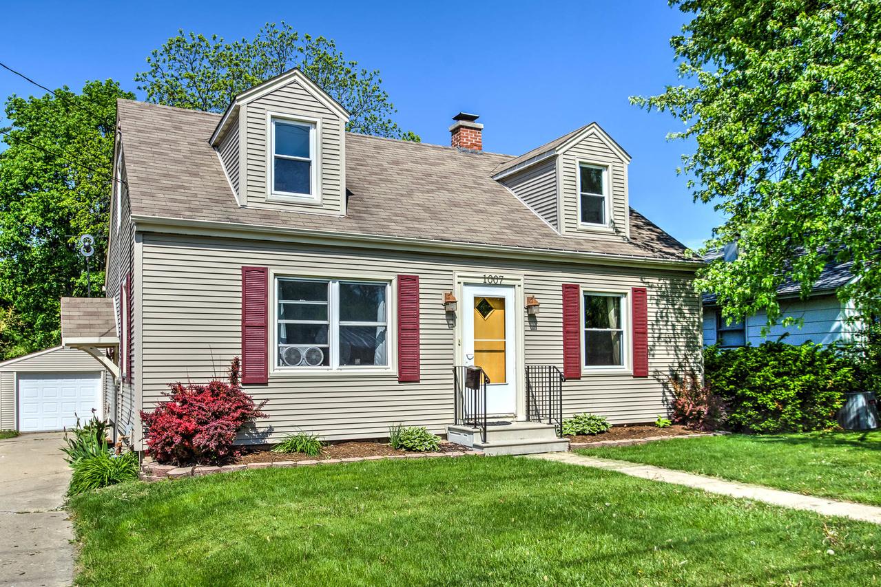 1007 N 13th St., Dekalb, IL 60115