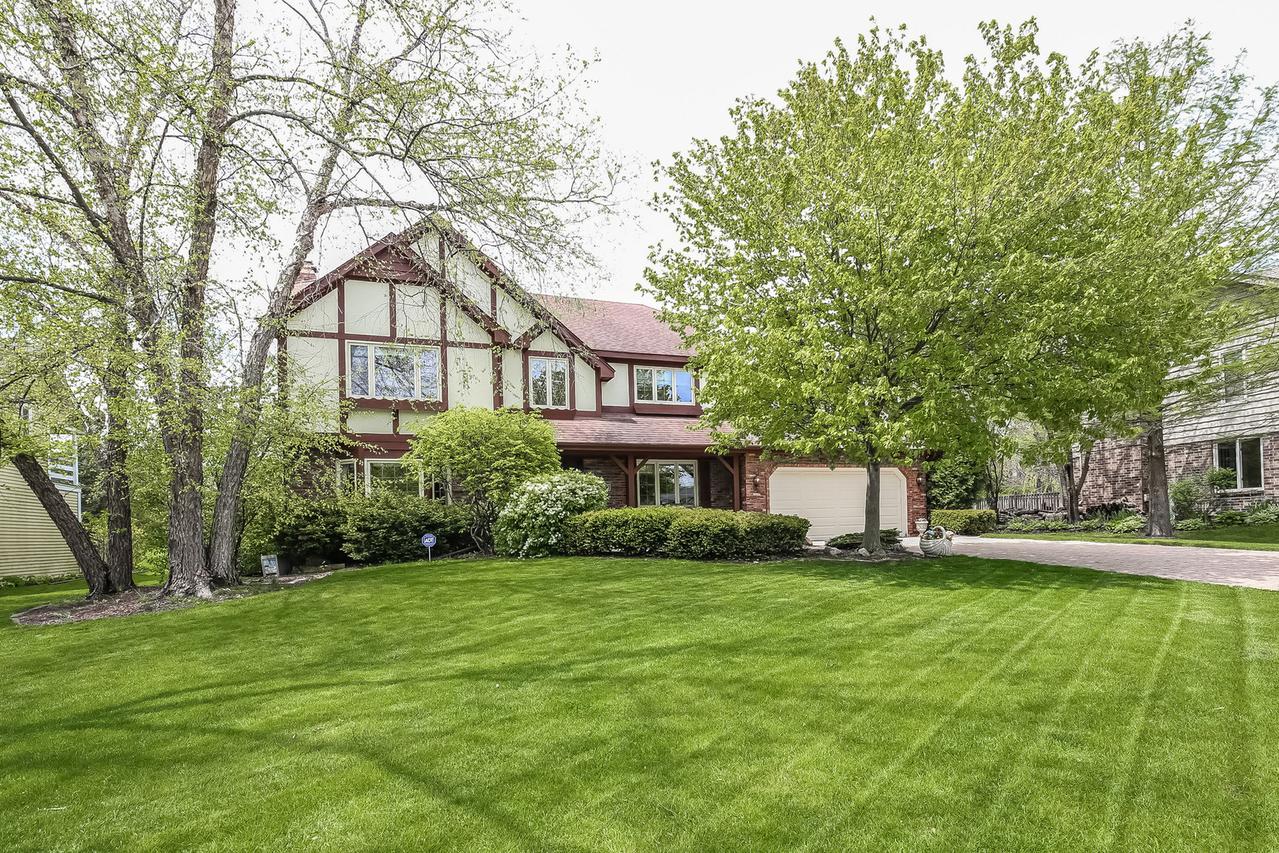 8500 Walredon Ave., Burr Ridge, IL 60527