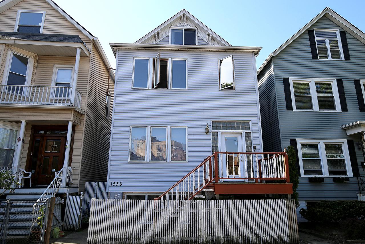 1535 W Barry Ave., Chicago, IL 60657