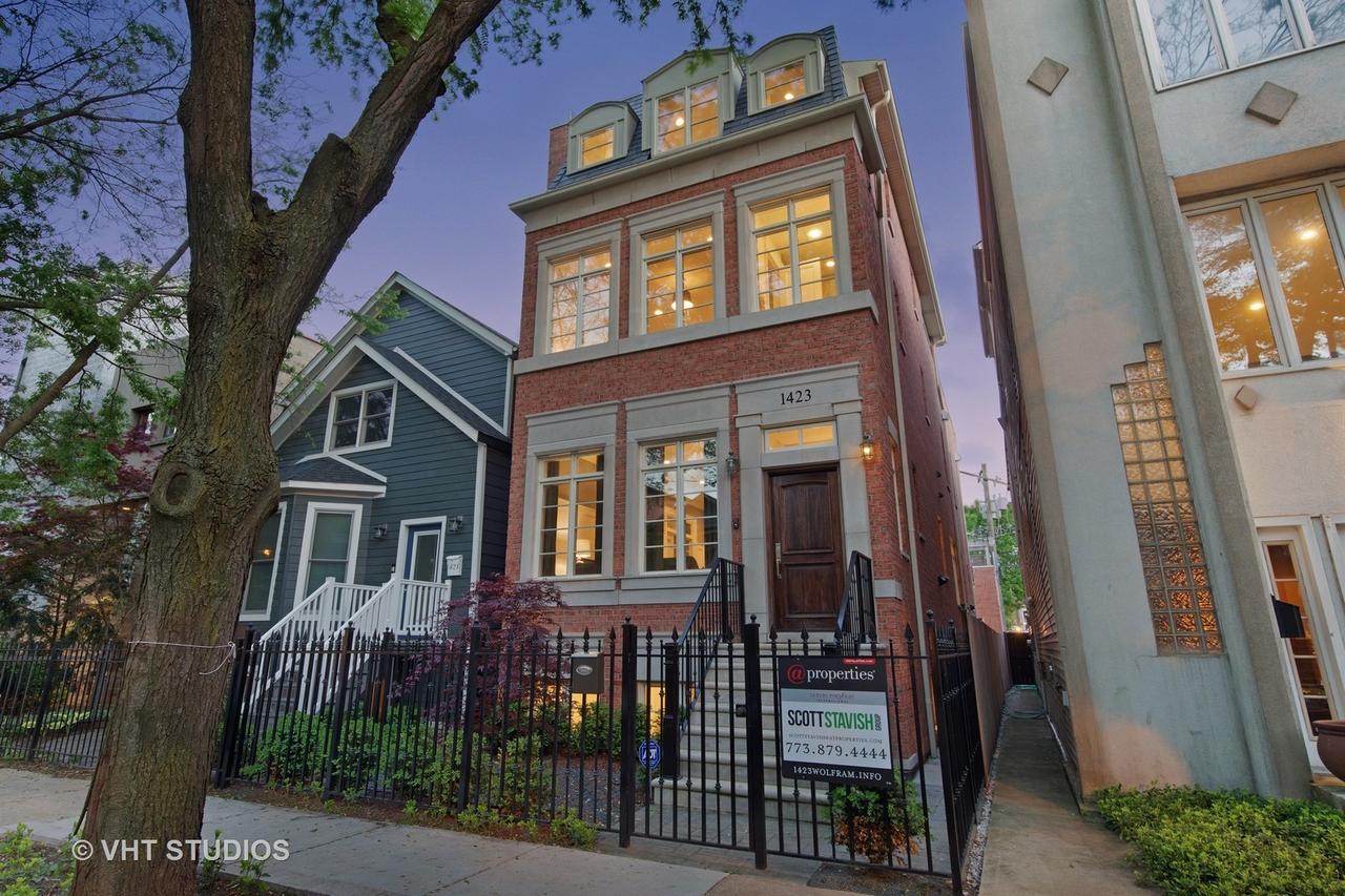 1423 W Wolfram St., Chicago, IL 60657
