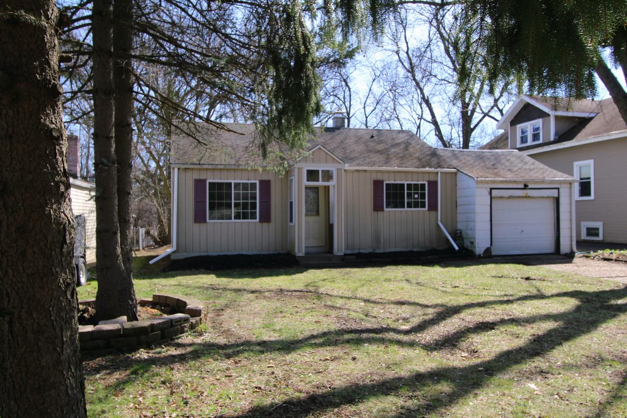 36 Kent Ave., Crystal Lake, IL 60014