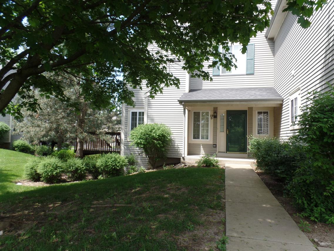 19 Windsor Cir. #B, South Elgin, IL 60177