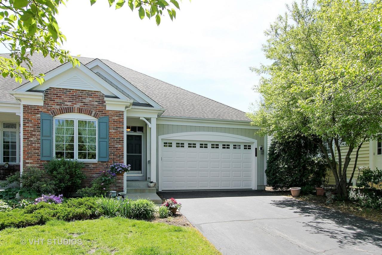4211 Weatherstone Rd., Crystal Lake, IL 60014