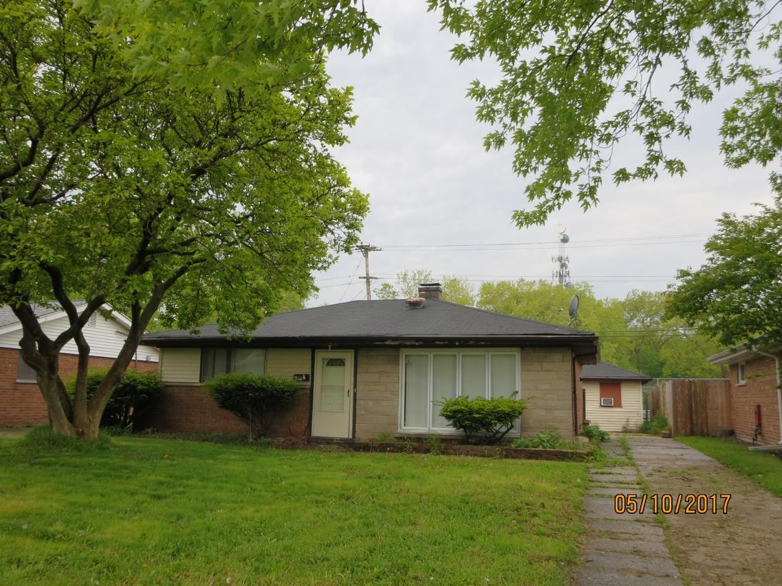 1546 Burnham Ave., Calumet City, IL 60409