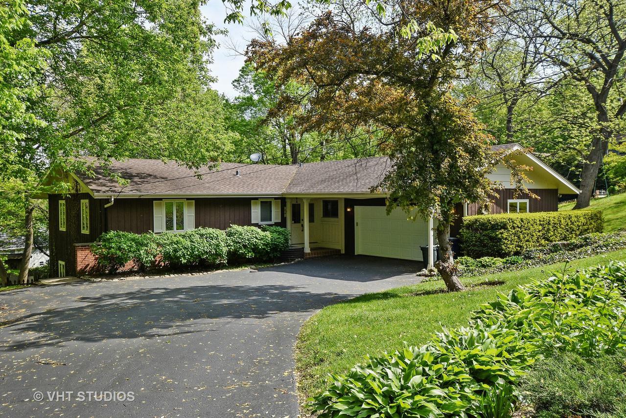 108 Wood Dr., Algonquin, IL 60102