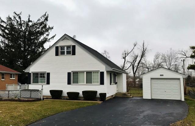 317 Woodland Dr., Grayslake, IL 60030