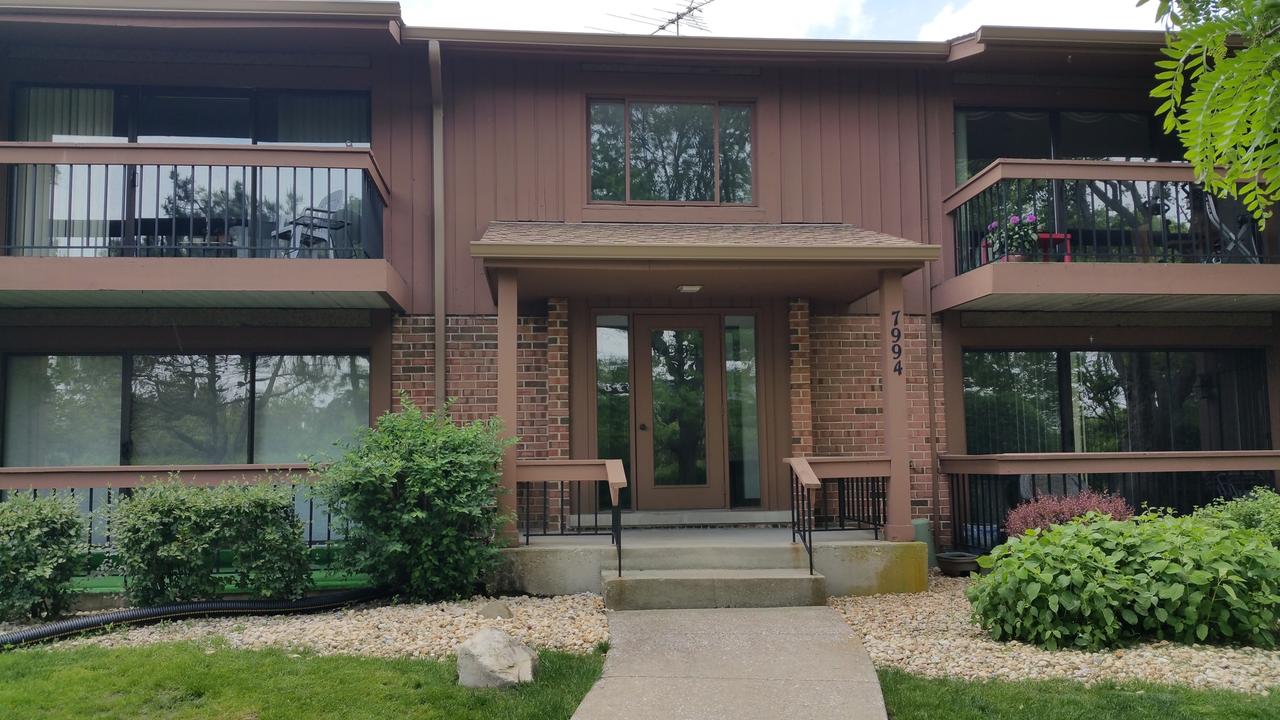 7994 Garfield Ave. #13-4, Burr Ridge, IL 60527