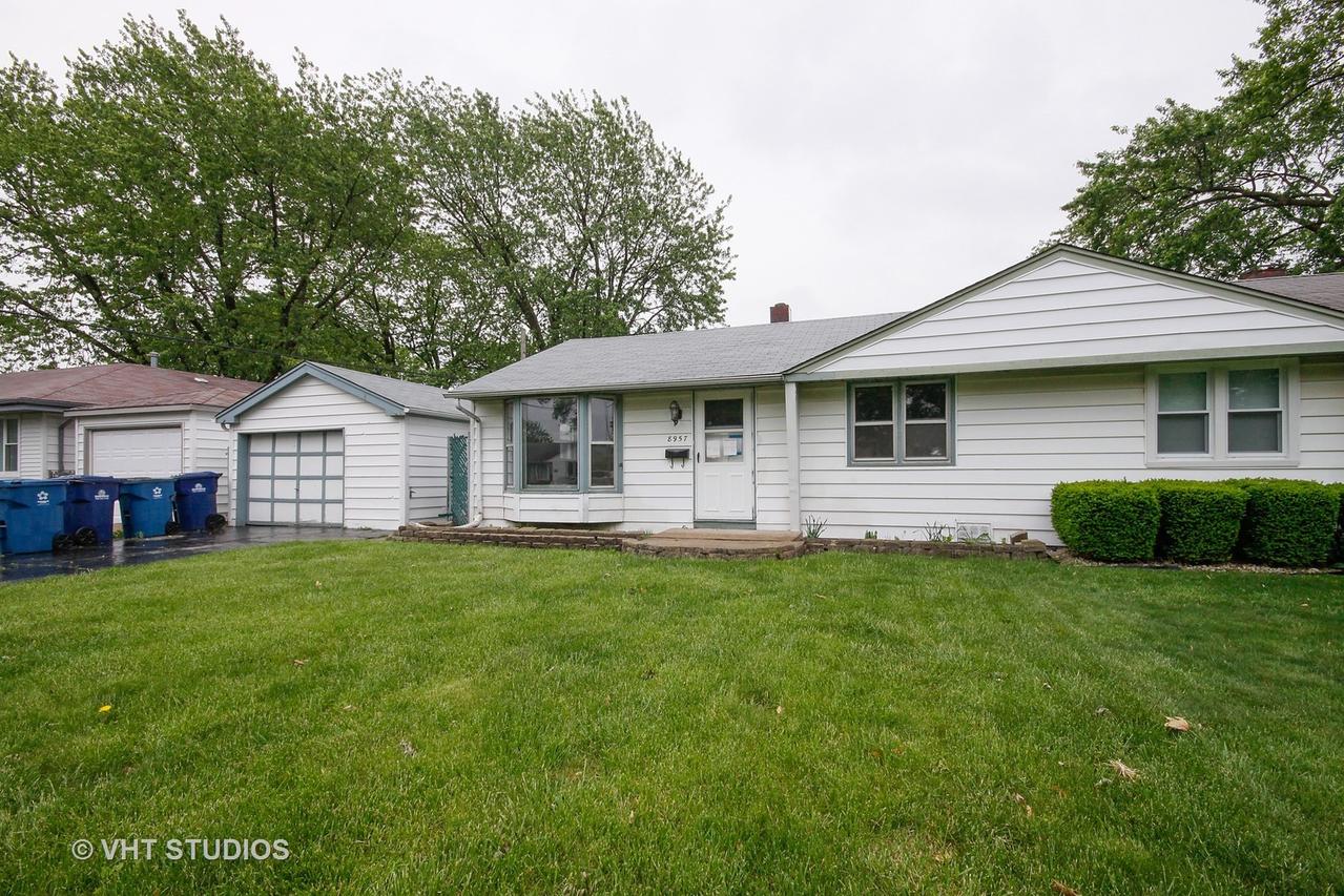 8957 S Main St., Hometown, IL 60456
