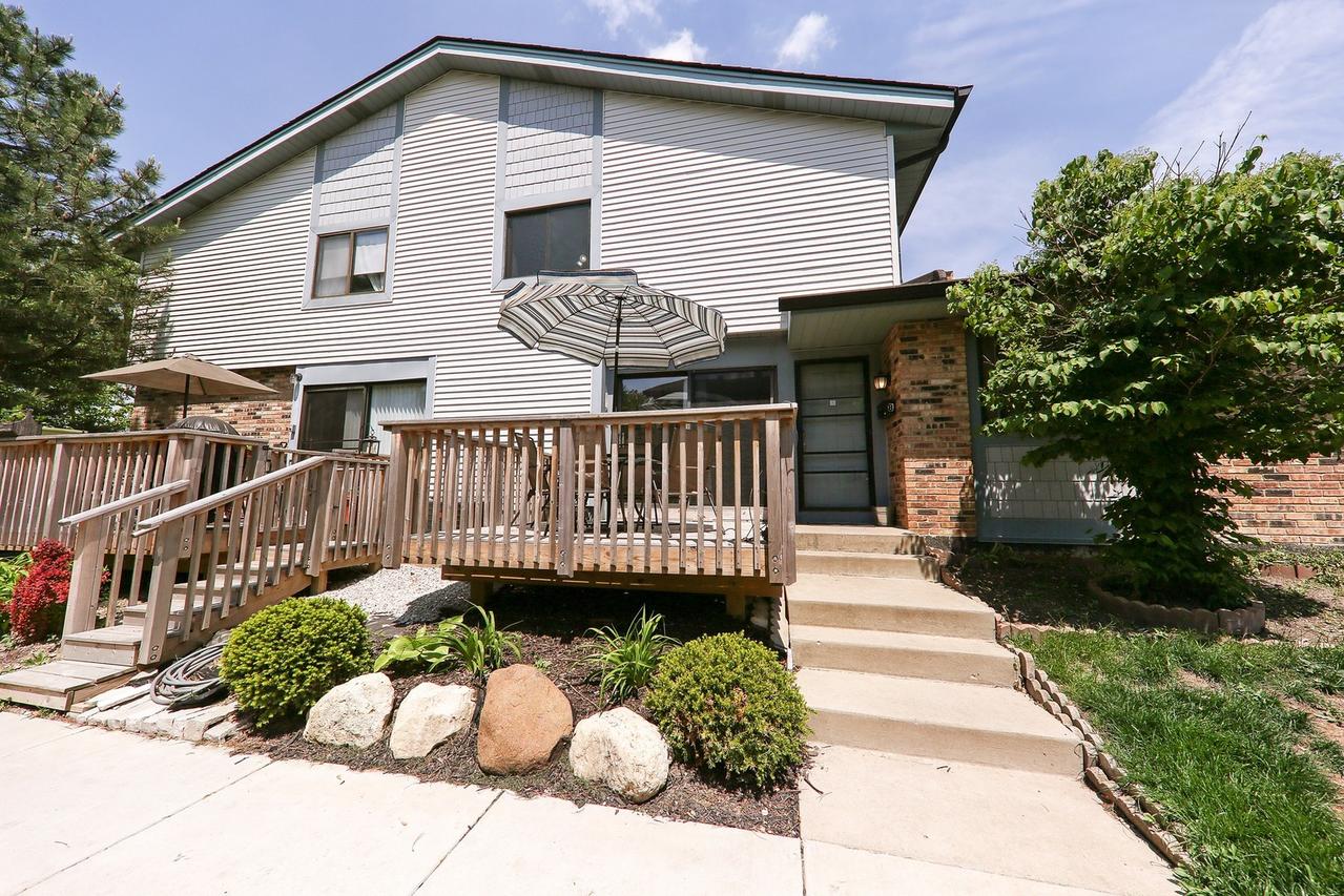 8321 Portsmouth Dr. #B, Darien, IL 60561