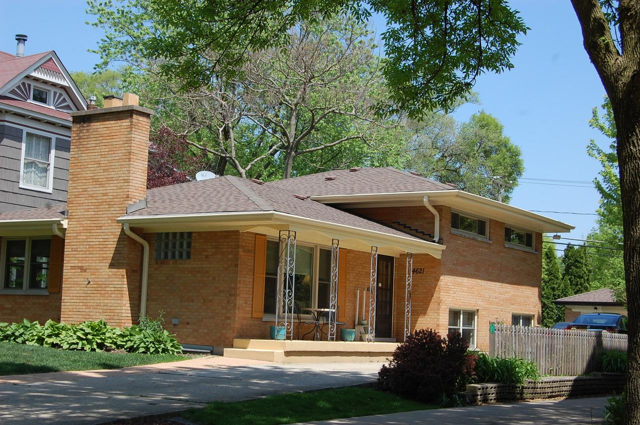 4621 Forest Ave., Downers Grove, IL 60515