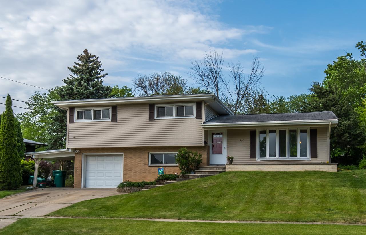 411 W Hillcrest Dr., Dekalb, IL 60115