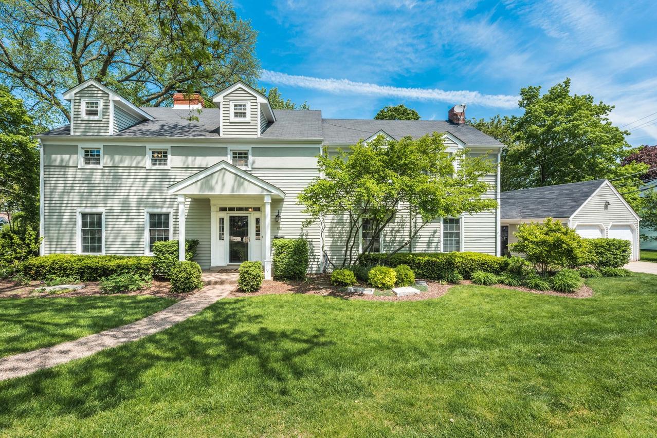 610 Hill St., Barrington, IL 60010