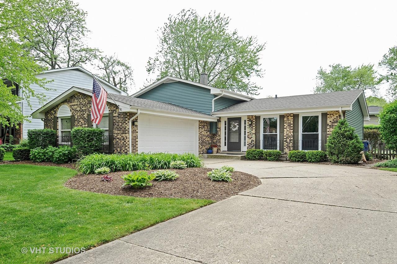 5S710 Ridgeview Ln., Naperville, IL 60540