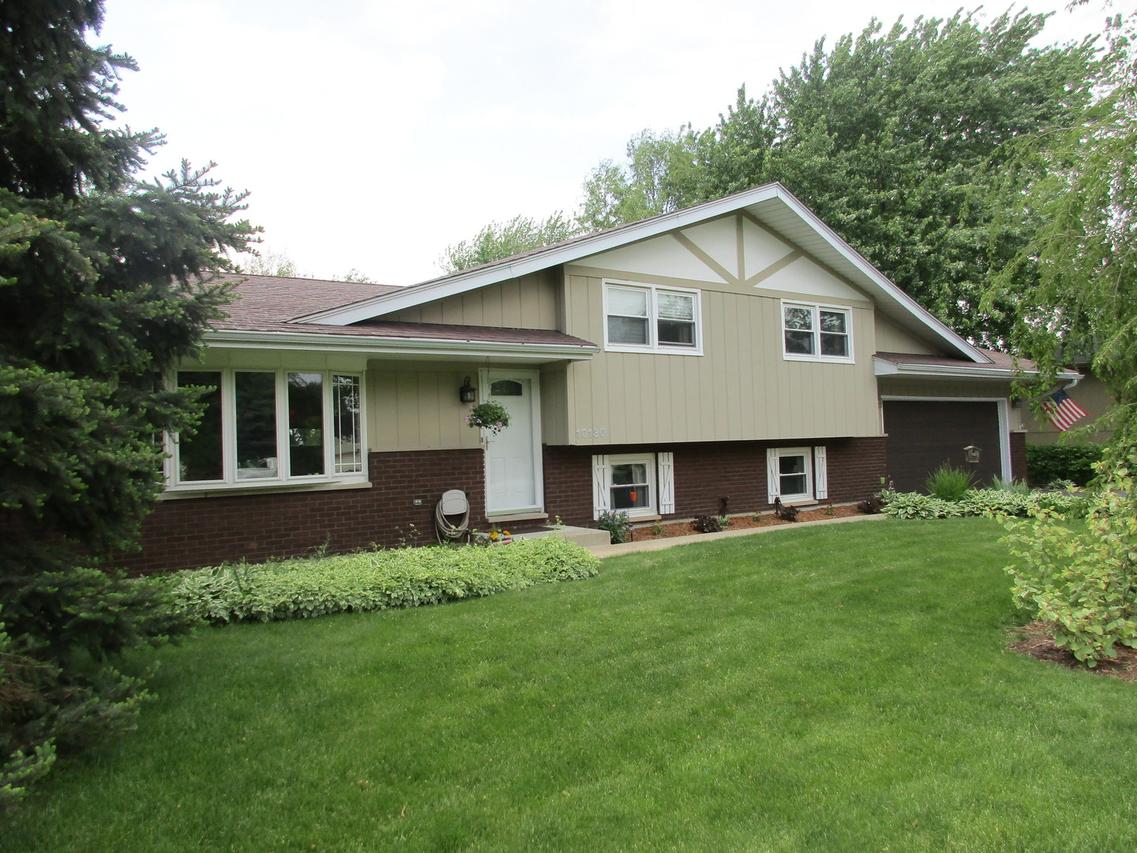10130 Sunridge Dr., Naperville, IL 60564