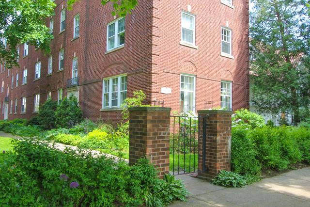 332 Wesley Ave. #2B, Oak Park, IL 60304