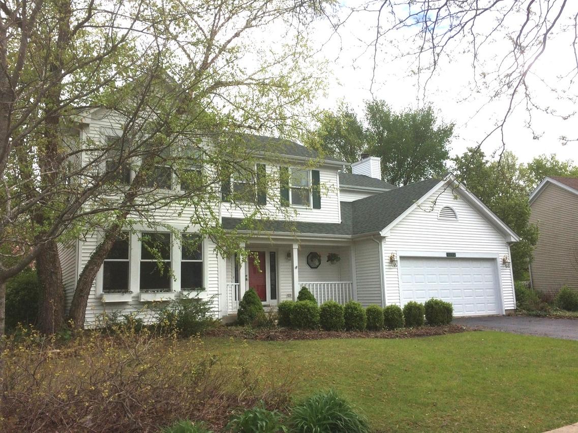 1103 Oak Crest Dr., North Aurora, IL 60542