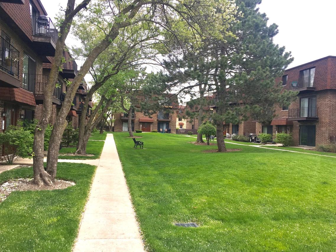 9604 Bianco Ter. #3E, Des Plaines, IL 60016