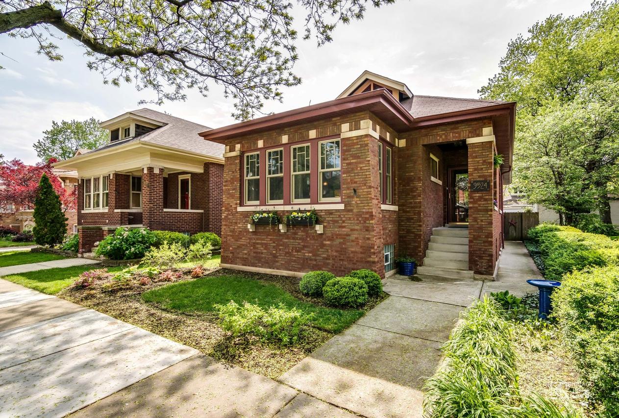 9524 S Hamilton Ave., Chicago, IL 60643