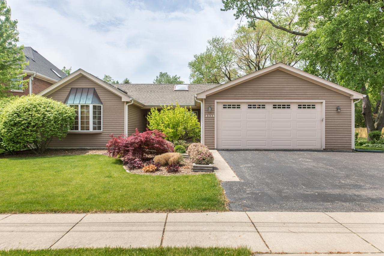 2332 Eastview Dr., Des Plaines, IL 60018